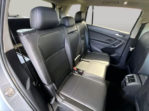 Used 2020 Volkswagen Tiguan SE w/ Panoramic Sunroof Package FWD image 21