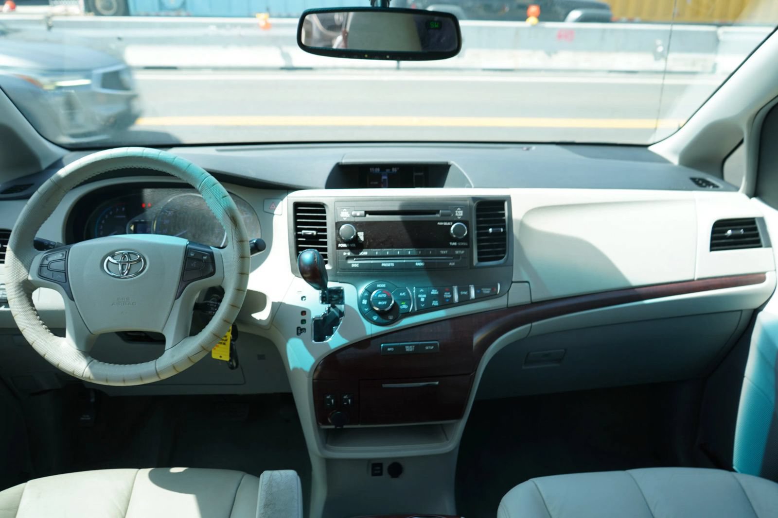 Used 2012 Toyota Sienna XLE FWD image 17