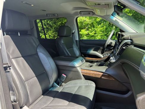Used 2018 Chevrolet Suburban LT w/ Luxury Package AWD/4WD image 24