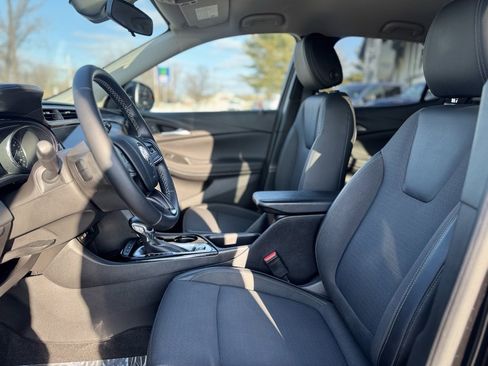 Used 2022 Buick Encore GX Select w/ Sport Touring Package image 16