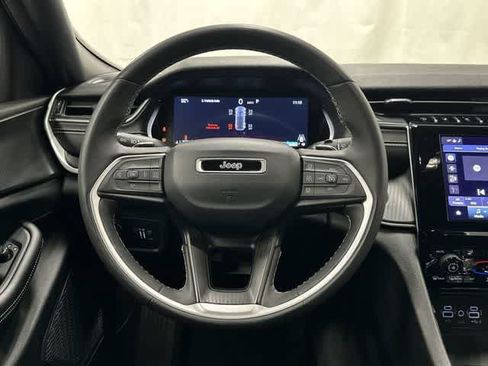 Used 2024 Jeep Grand Cherokee Altitude RWD image 15