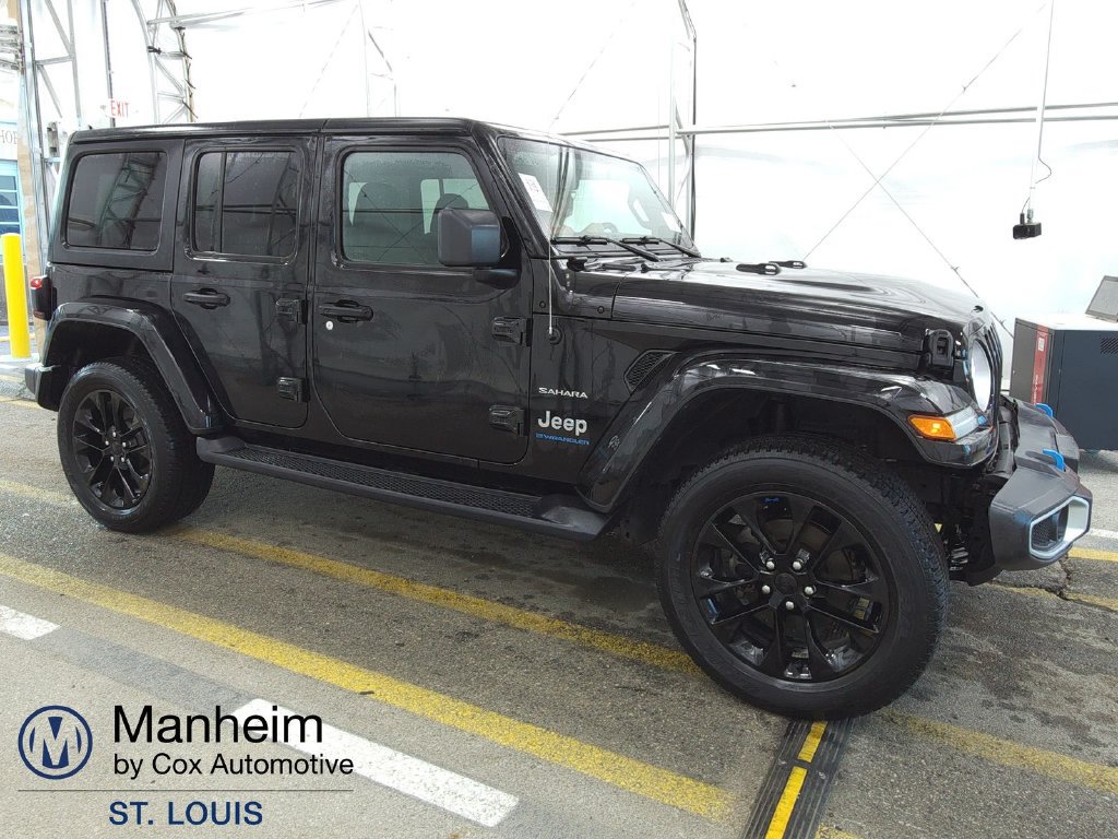 Used 2023 Jeep Wrangler Unlimited Sahara w/ Cold Weather Group AWD/4WD image 3