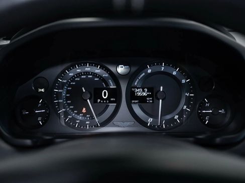 Used 2017 Aston Martin Vanquish Coupe image 21