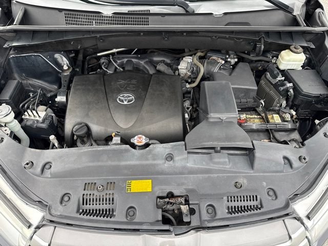 Used 2018 Toyota Highlander XLE w/ Protection Package #3 AWD/4WD image 30