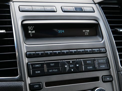 Used 2011 Ford Taurus SEL w/ 201A Rapid Spec Order Code image 22