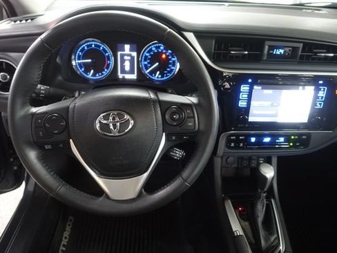 Used 2018 Toyota Corolla XSE FWD image 12