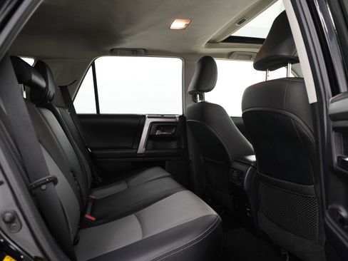 Used 2018 Toyota 4Runner SR5 Premium image 12