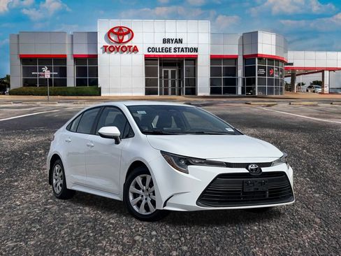 Used 2026 Toyota Corolla LE image 1
