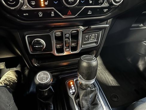 Used 2022 Jeep Gladiator Sport image 29