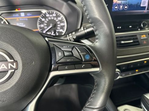 Used 2023 Nissan Altima 2.5 SV w/ SV Premium Package image 16