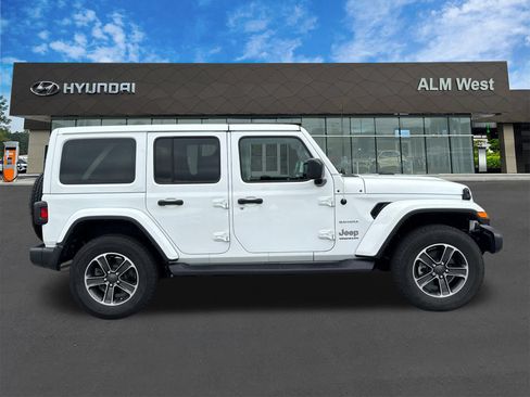Used 2023 Jeep Wrangler Unlimited Sahara w/ Cold Weather Group AWD/4WD image 4