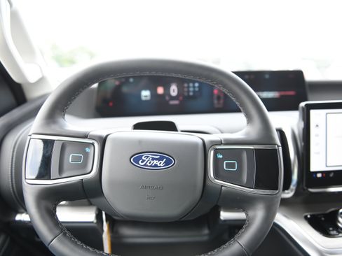 New 2027 Ford Expedition Platinum RWD image 20