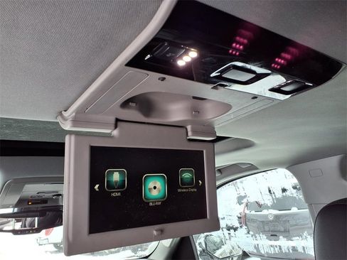 Used 2017 Chevrolet Suburban LT image 10