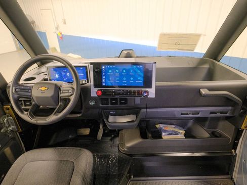 New 2025 Chevrolet Brightdrop 400 image 24