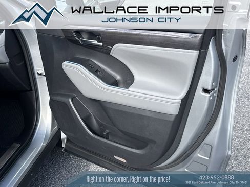 Used 2024 Toyota Highlander Platinum AWD/4WD image 36