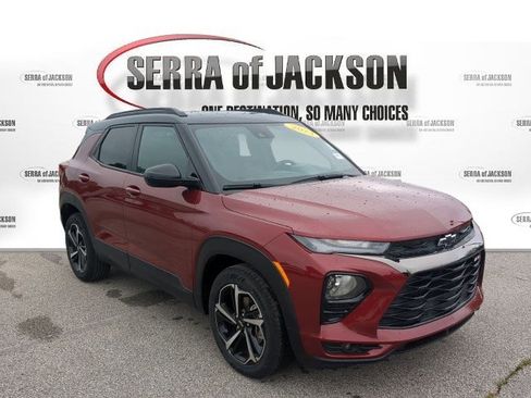 Used 2023 Chevrolet TrailBlazer RS w/ Convenience Package FWD image 2