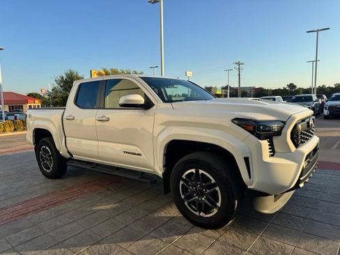 Used 2024 Toyota Tacoma TRD Sport AWD/4WD image 6