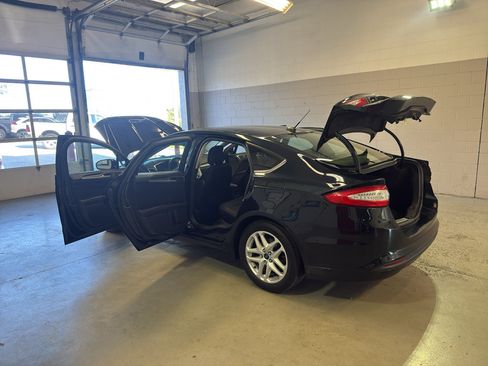 Used 2014 Ford Fusion SE FWD image 12