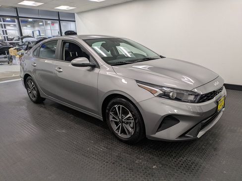 Used 2023 Kia Forte LXS w/ LXS Technology Package image 3