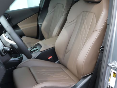 Used 2025 BMW X3 xDrive30i w/ Premium Package image 16