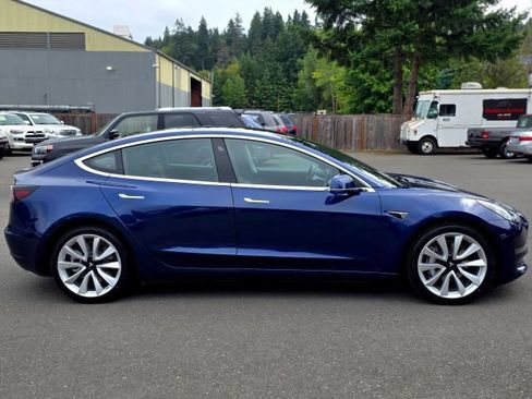 Used 2018 Tesla Model 3 Long Range RWD image 9