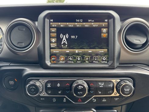 Used 2023 Jeep Gladiator Willys image 19