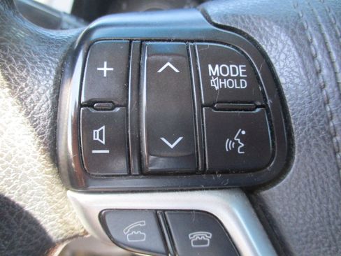Used 2017 Toyota Sienna LE FWD image 32