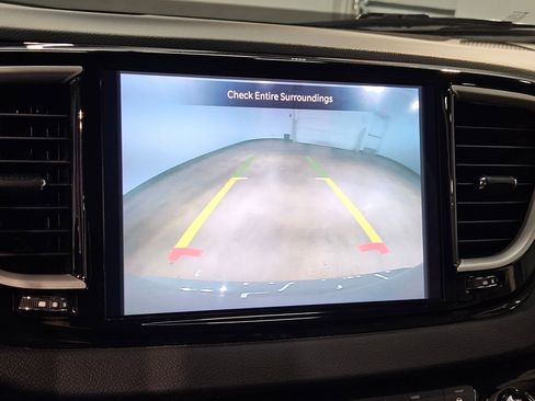 Used 2023 Chrysler Pacifica Touring-L image 30