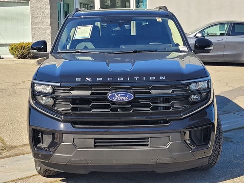 Used 2025 Ford Expedition Active image 2