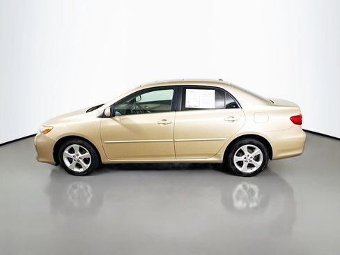 Used 2013 Toyota Corolla LE w/ Premium Pkg FWD image 4