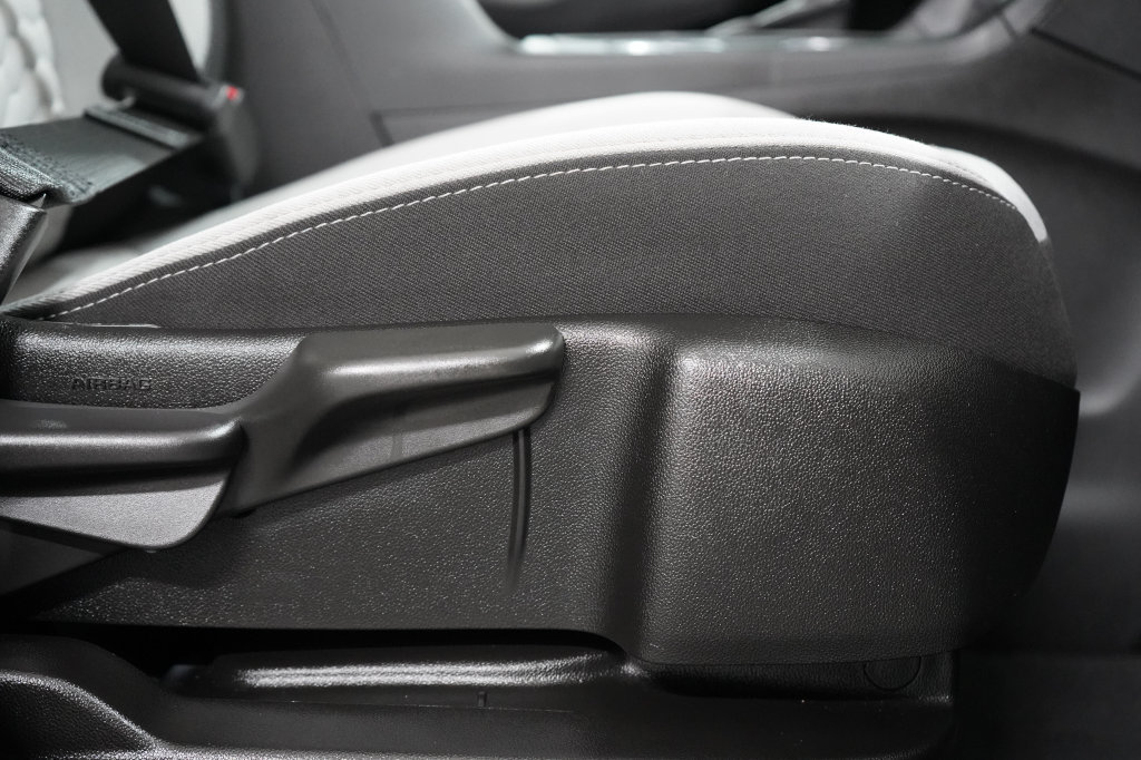 Used 2021 Chevrolet Equinox LS FWD image 22