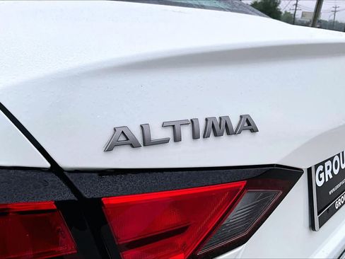 Used 2023 Nissan Altima 2.5 SV FWD image 10