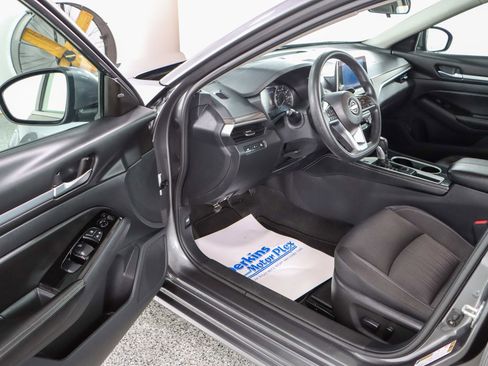 Used 2023 Nissan Altima 2.5 SV image 3