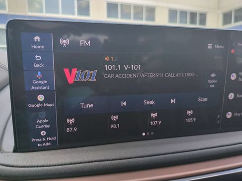 Used 2025 Acura MDX w/ Technology Package FWD image 18