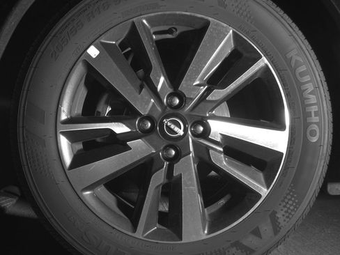 Used 2025 Nissan Versa SV FWD image 12