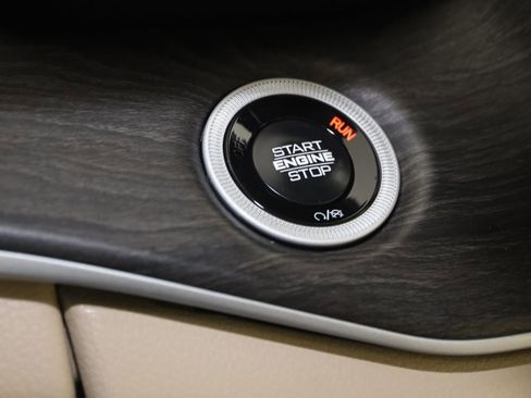 Used 2024 Jeep Grand Cherokee Limited w/ Luxury Tech Group II image 31