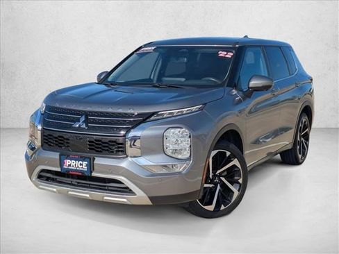 Used 2022 Mitsubishi Outlander SE image 1