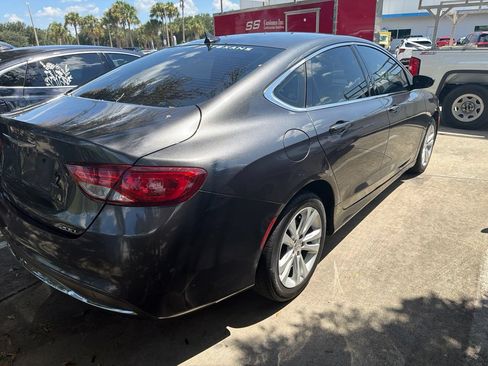 Used 2017 Chrysler 200 Limited Platinum FWD image 3