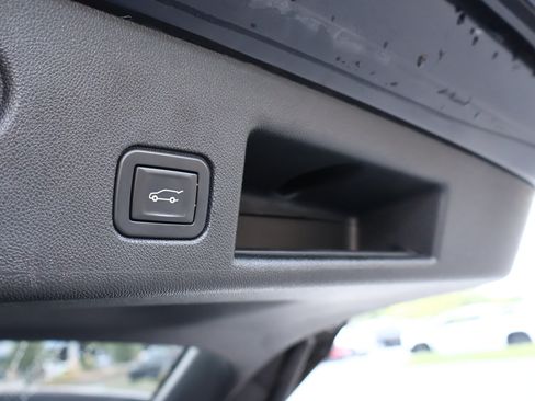 Used 2020 Chevrolet Equinox Premier FWD image 25