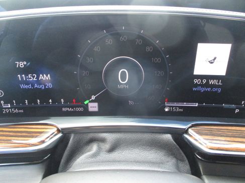 Used 2024 Cadillac Escalade Luxury RWD image 16