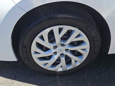 Used 2018 Toyota Corolla LE FWD image 7