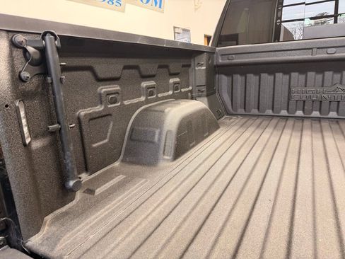 Used 2022 Chevrolet Silverado 1500 High Country w/ Z71 Off-Road Package image 10