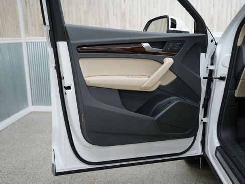 Used 2018 Audi Q5 2.0T Premium Plus w/ Premium Plus Package image 29