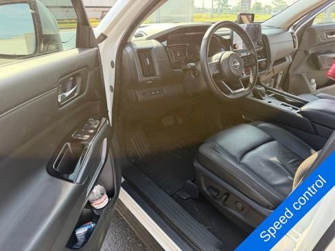 Used 2023 Nissan Pathfinder SL FWD image 15