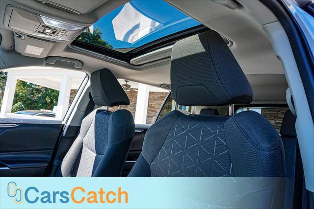 Used 2020 Toyota RAV4 XLE w/ Convenience Package FWD image 21