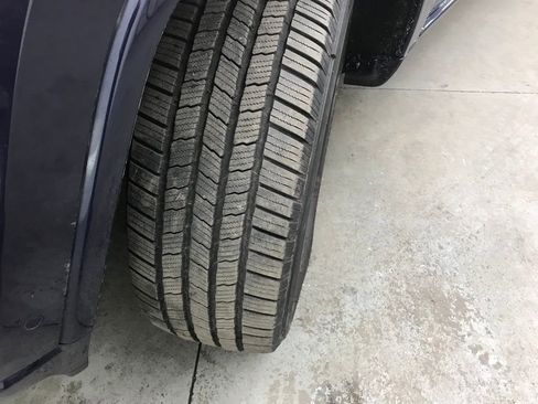 Used 2017 Jeep Grand Cherokee Overland w/ Jeep Active Safety Group image 42