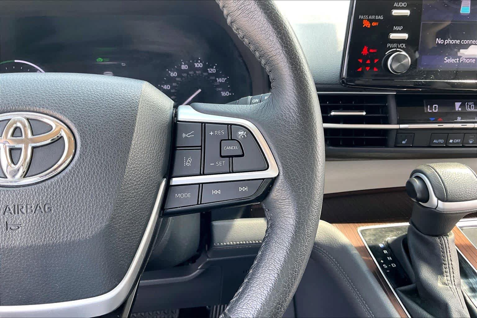 Used 2023 Toyota Sienna XLE FWD image 22