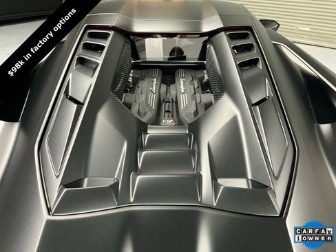 Used 2024 Lamborghini Revuelto image 10
