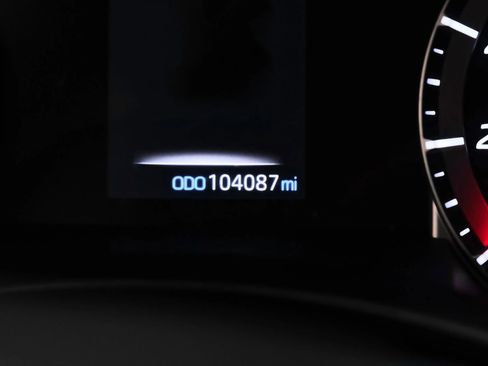 Used 2020 Toyota Highlander L FWD image 15