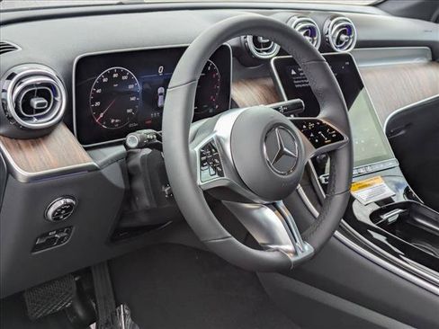 Used 2026 Mercedes-Benz GLC 300 image 3